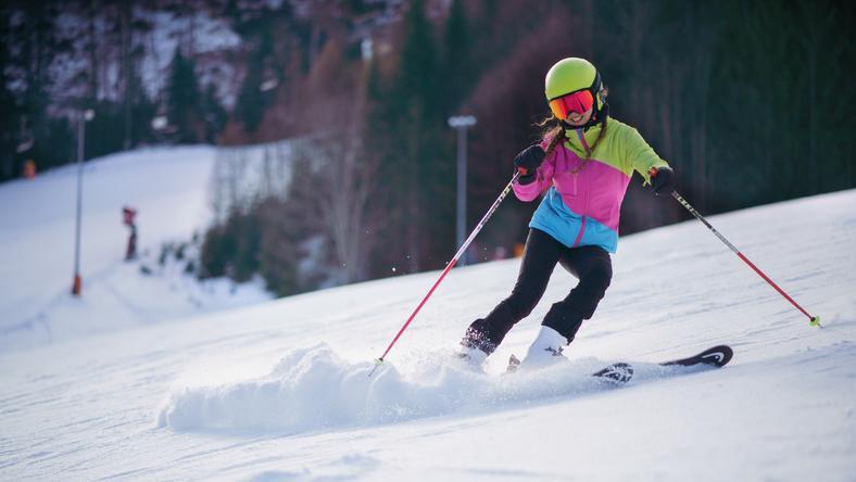 滑雪金融化困局:“天才商业模式”通票的变革与反噬